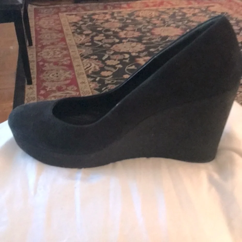Andre’ Assous Black Suede Platform Shoes, Sz 8